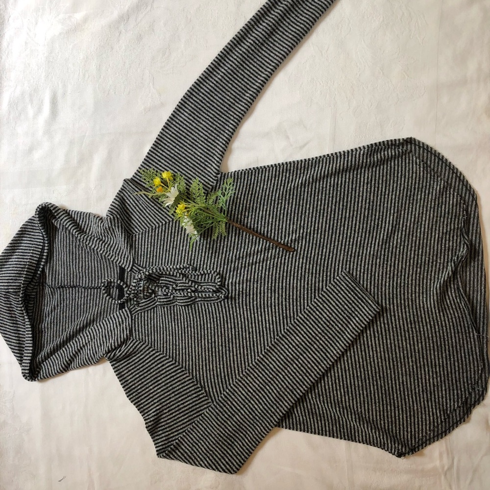 Lightweight hoodie sweater